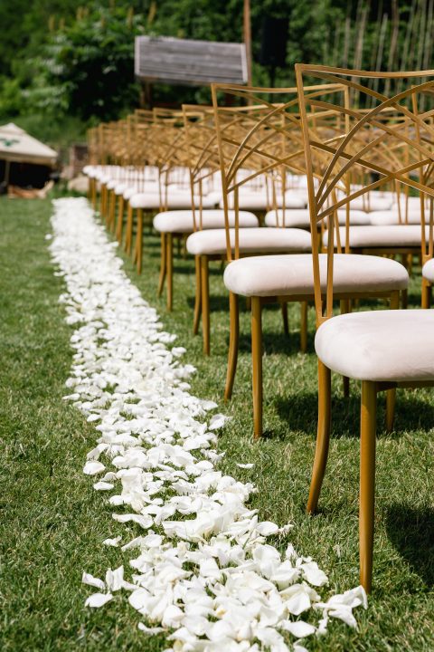 ceremonie in aer liber micus barn wedding plan