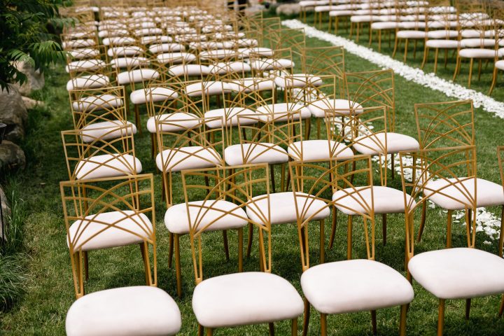 ceremonie in aer liber micus barn wedding plan