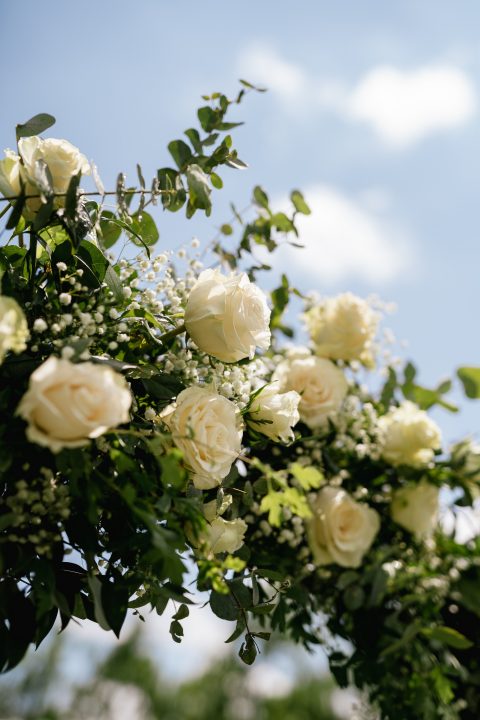 ceremonie in aer liber micus barn wedding plan